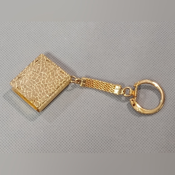 Perfume Locket Book Keychain The Royal House of Edward Vogue 1970s - Picture 5 of 6